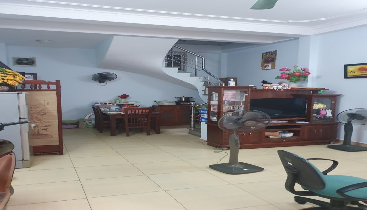 Chình Chủ Bán Nhà Phạm Văn Đồng  5 Tầng MT 3.9m, 50M2 Kinh Doanh Sầm Uất Ô Tô Giá 8.1 Tỷ.