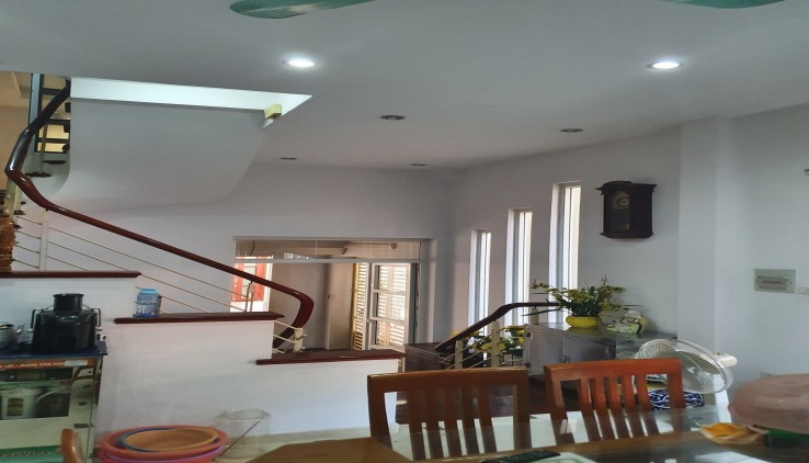 Chình Chủ Bán Nhà Phạm Văn Đồng  5 Tầng MT 3.9m, 50M2 Kinh Doanh Sầm Uất Ô Tô Giá 8.1 Tỷ.