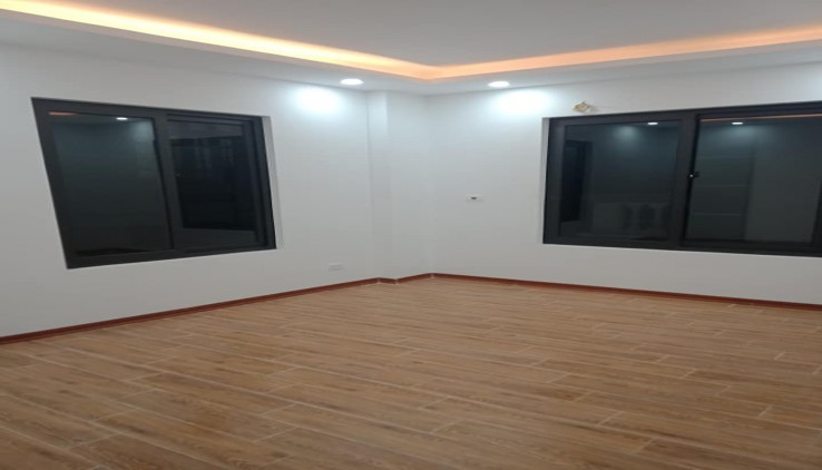 Bán nhà Đông Thiên, Hoàng Mai 35Mx5 Tầng ngay cổng trường học giá 3.6 tỷ