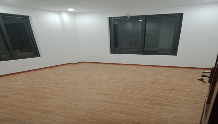 Bán nhà Đông Thiên, Hoàng Mai 35Mx5 Tầng ngay cổng trường học giá 3.6 tỷ